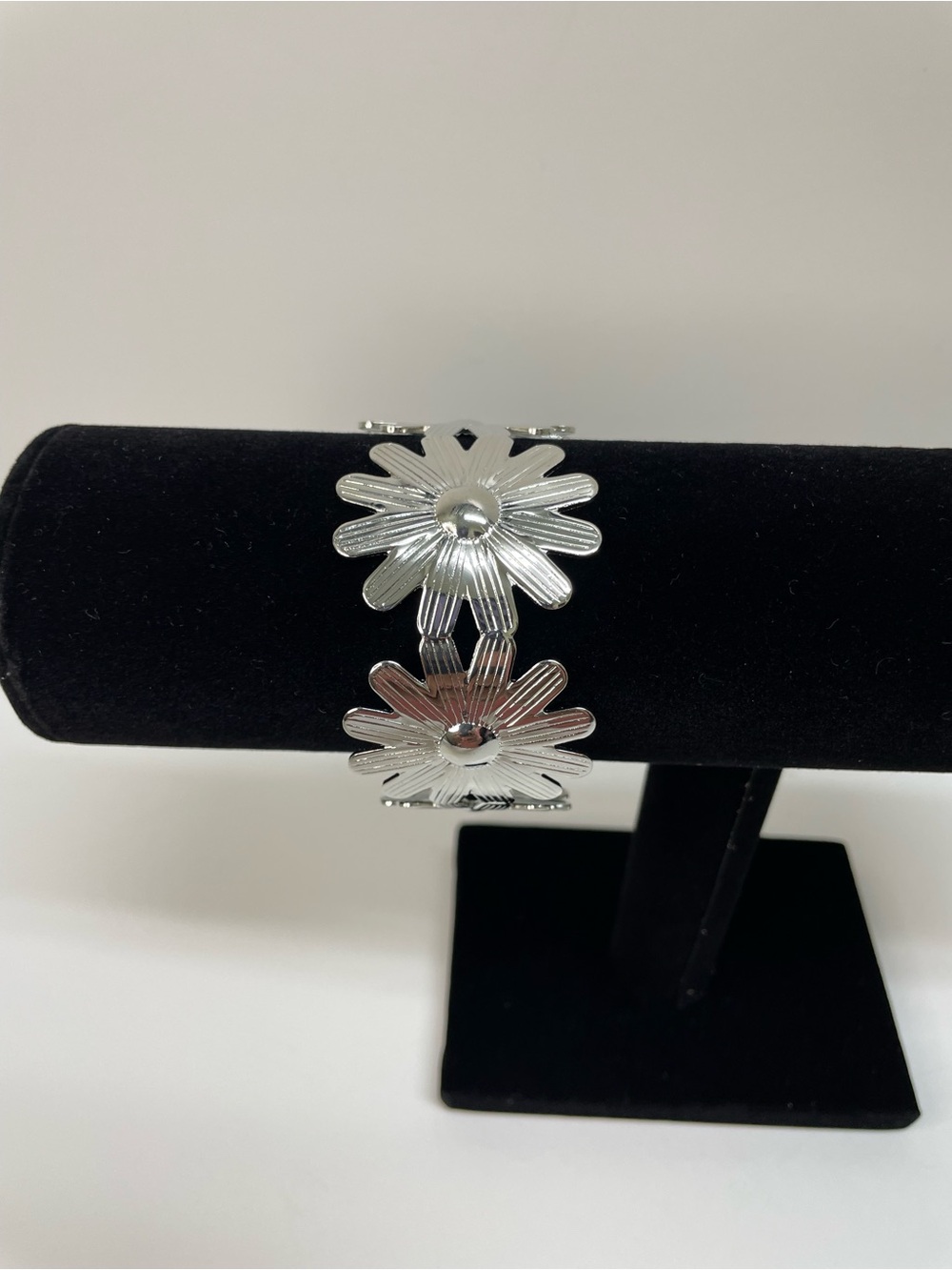 Fashion Silver Daisy Bangle Bracelet